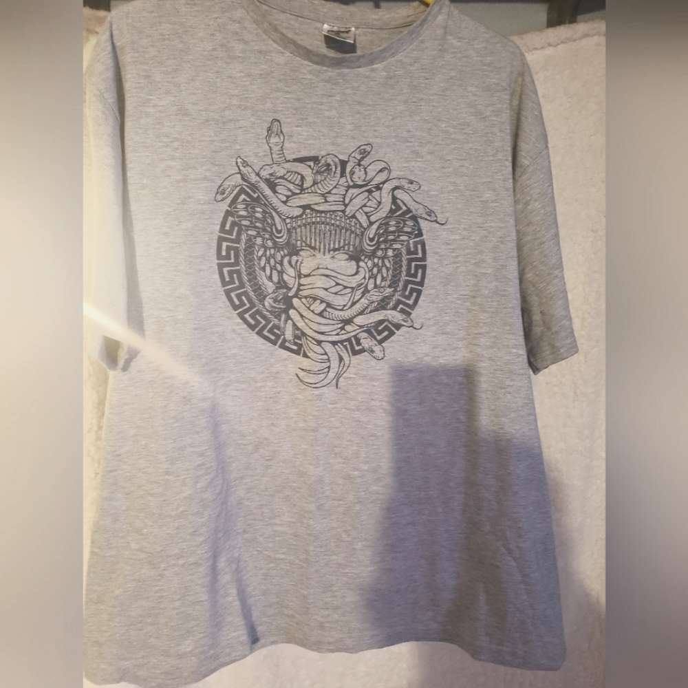 Crooks and castles t shirt.xl